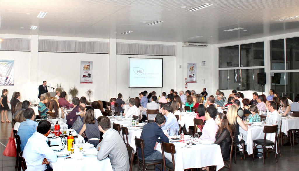 Apresentação da HS Consórcios no Bella Casa Grill, em Pato Branco/PR